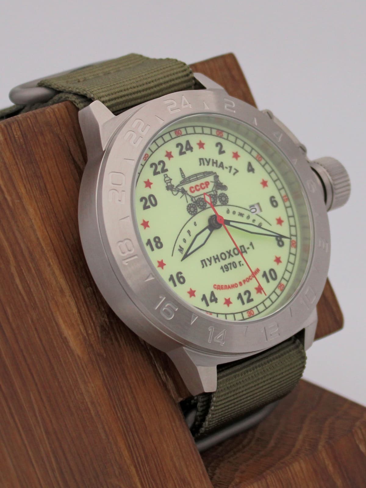 Часы "Луноход-1" кварцевые (Ronda 515.24H) Q52.401.21