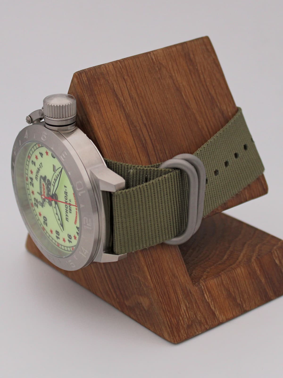 Часы "Луноход-1" кварцевые (Ronda 515.24H) Q52.401.21