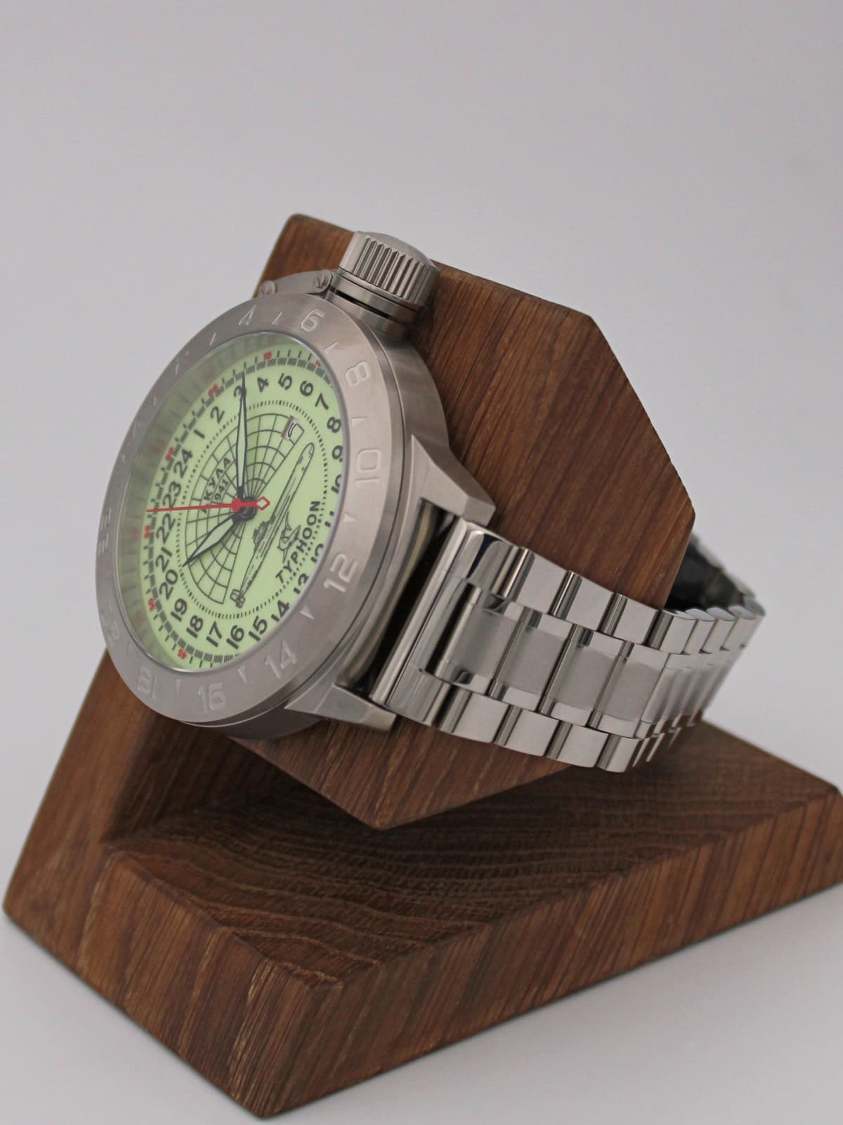 Часы 941 / Акула (Typhoon) кварцевые (Ronda 515.24H) Q52.147.2