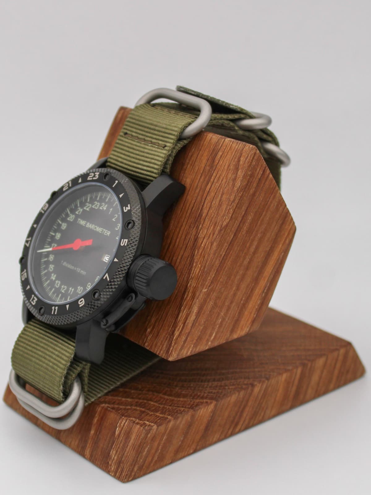 Часы Time Barometer однострелочные кварцевые (Ronda 515.24H) 147.601.21