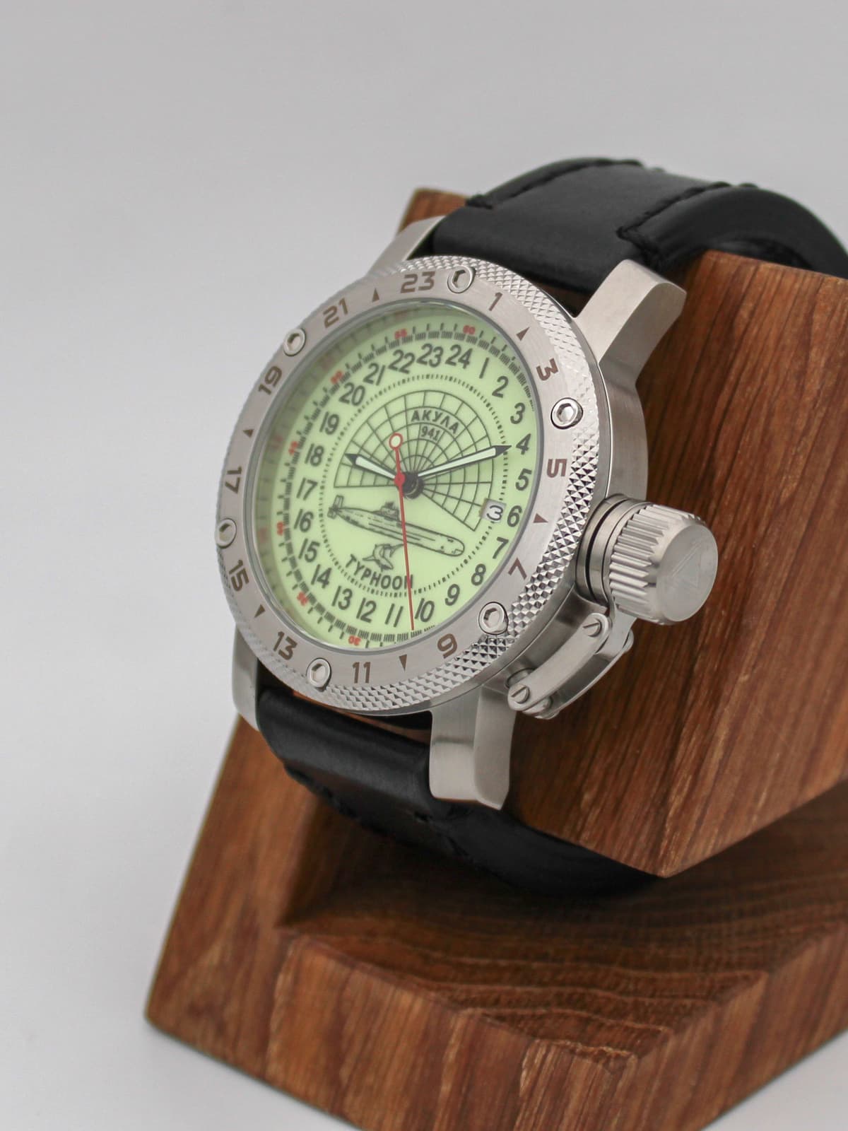 Часы 941 / Акула (Typhoon) кварцевые (Ronda 515.24H) Q47.147.01