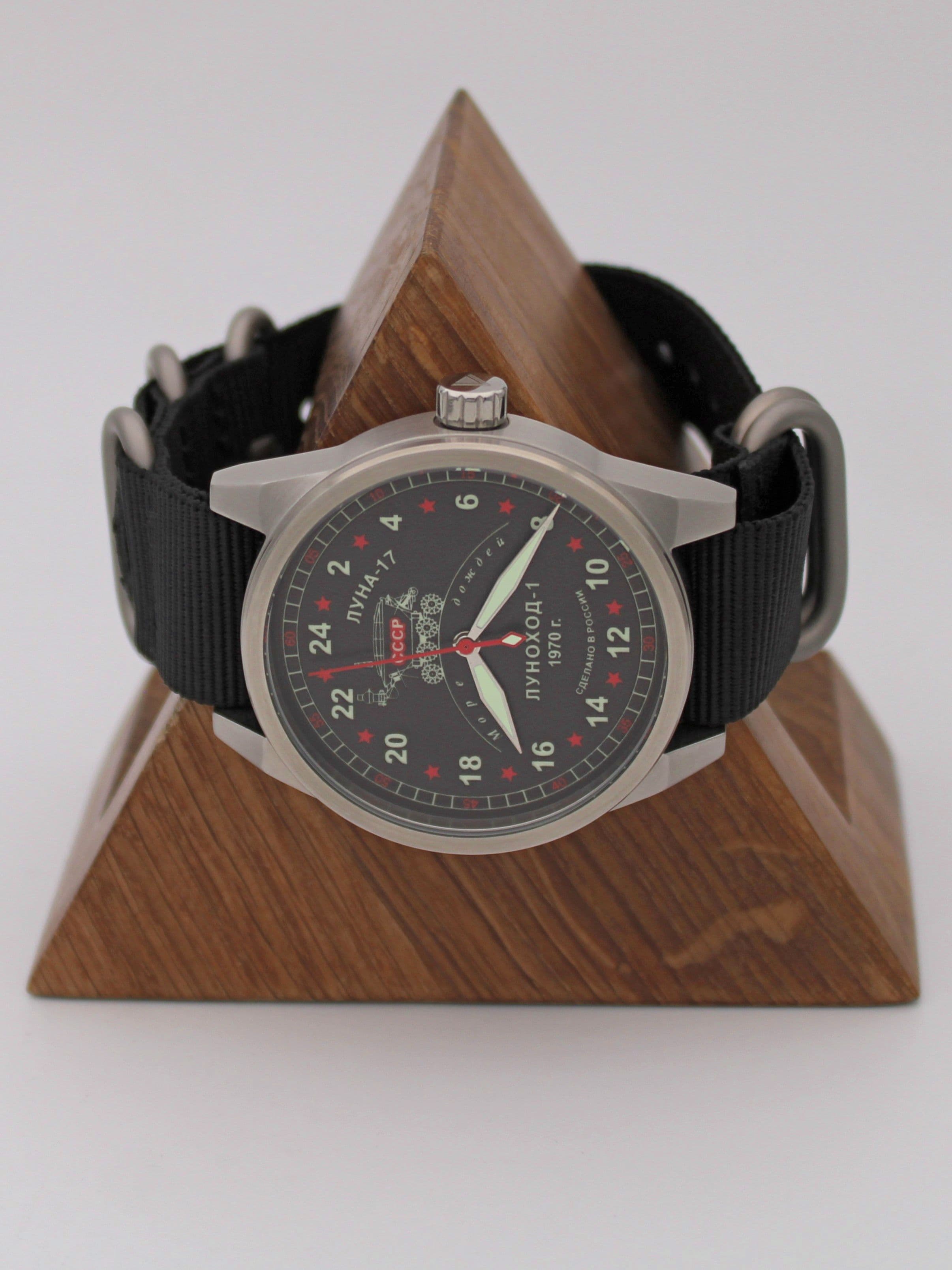 Часы "Луноход-1" механические (Ракета 2623) 21.406.22