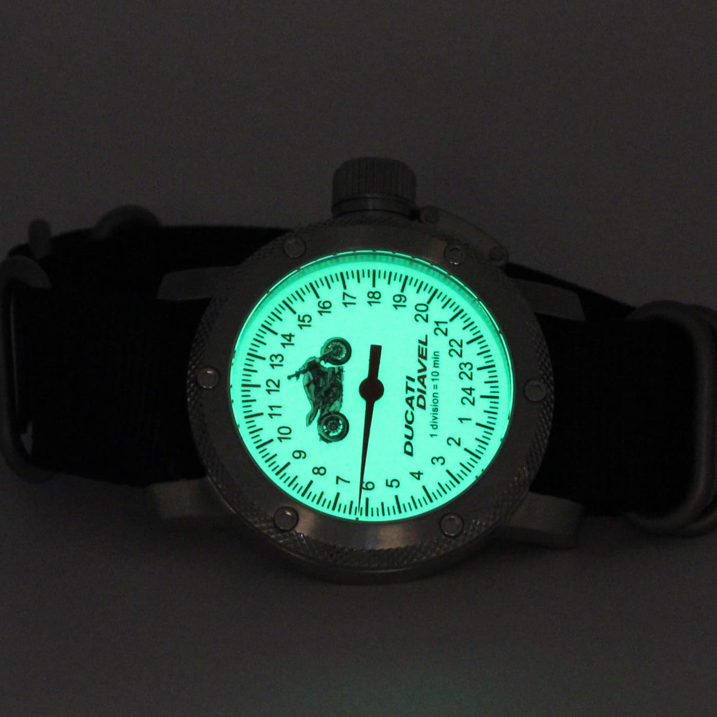 Часы DUCATI DIAVEL (мотоцикл) механизм Восток 2431.01