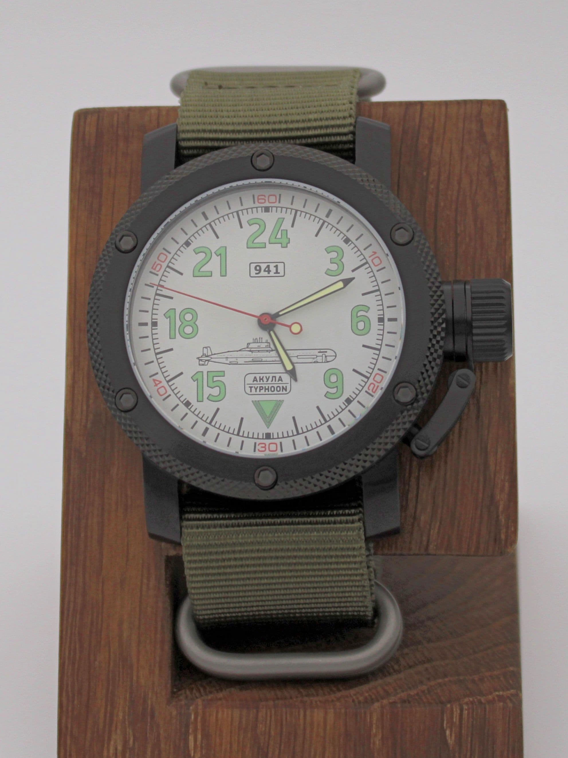Часы 941 / Акула (Typhoon) механические (Ракета 2623) 103.051.21