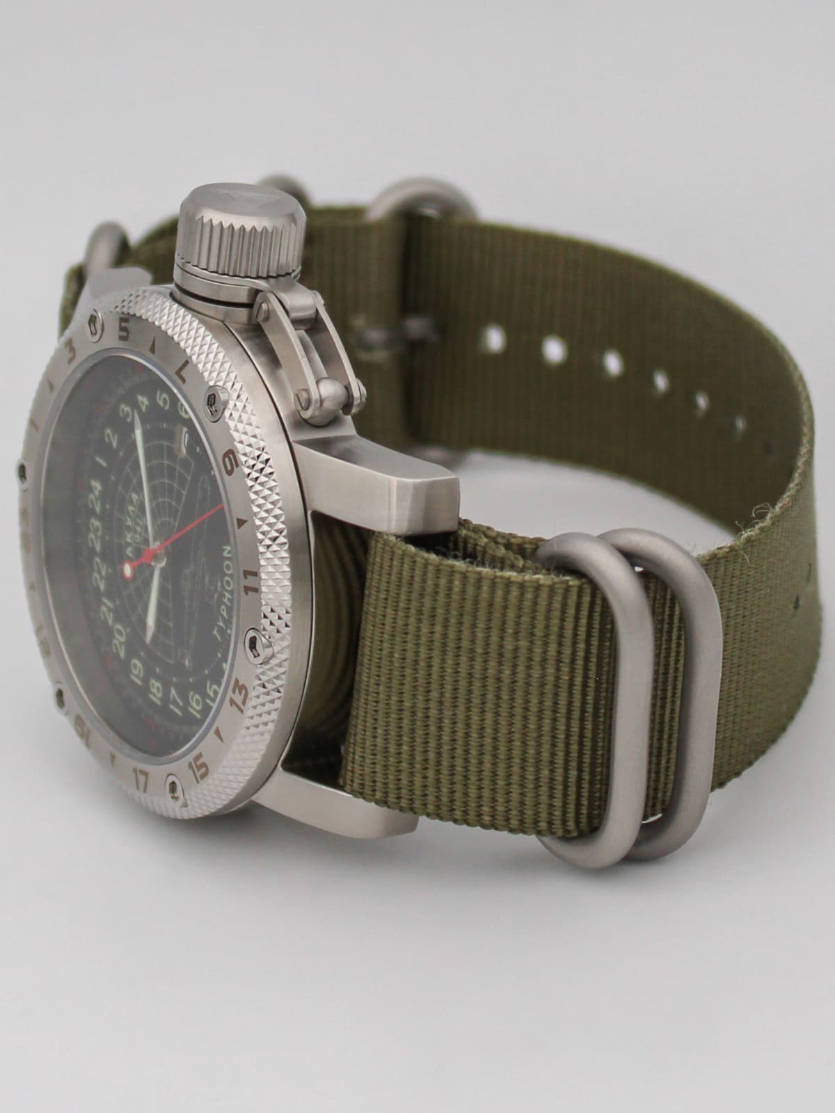 Часы 941 / Акула (Typhoon) кварцевые (Ronda 515.24H) Q47.145.21