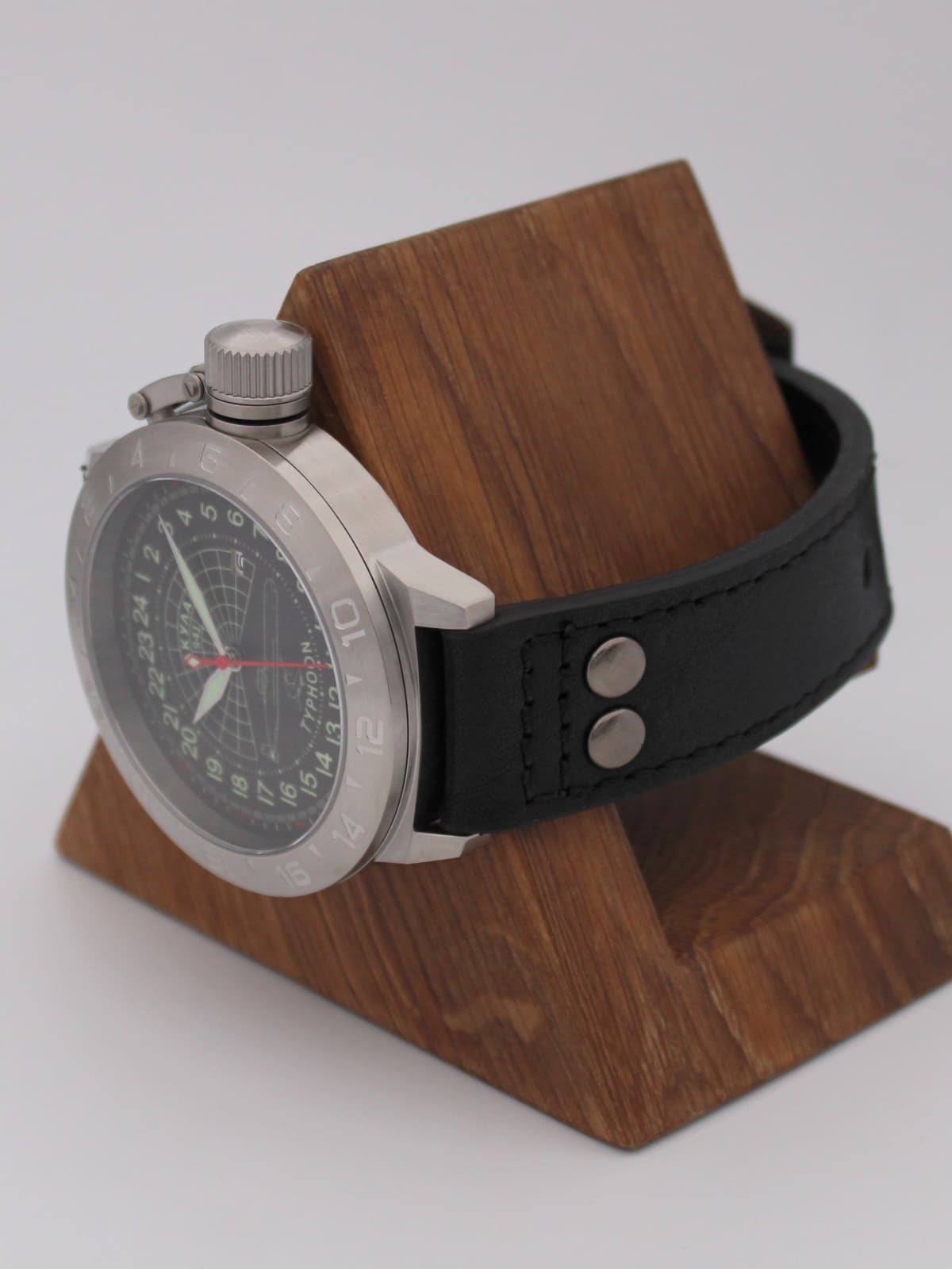 Часы 941 / Акула (Typhoon) кварцевые (Ronda 515.24H) Q52.145.01