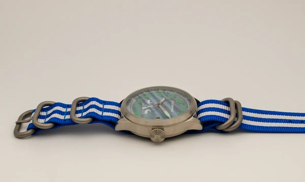 Часы наручные  Полярные/ Северное сияние 11.201.31 ,  механические, противоударные, механизм  Восток 2424 