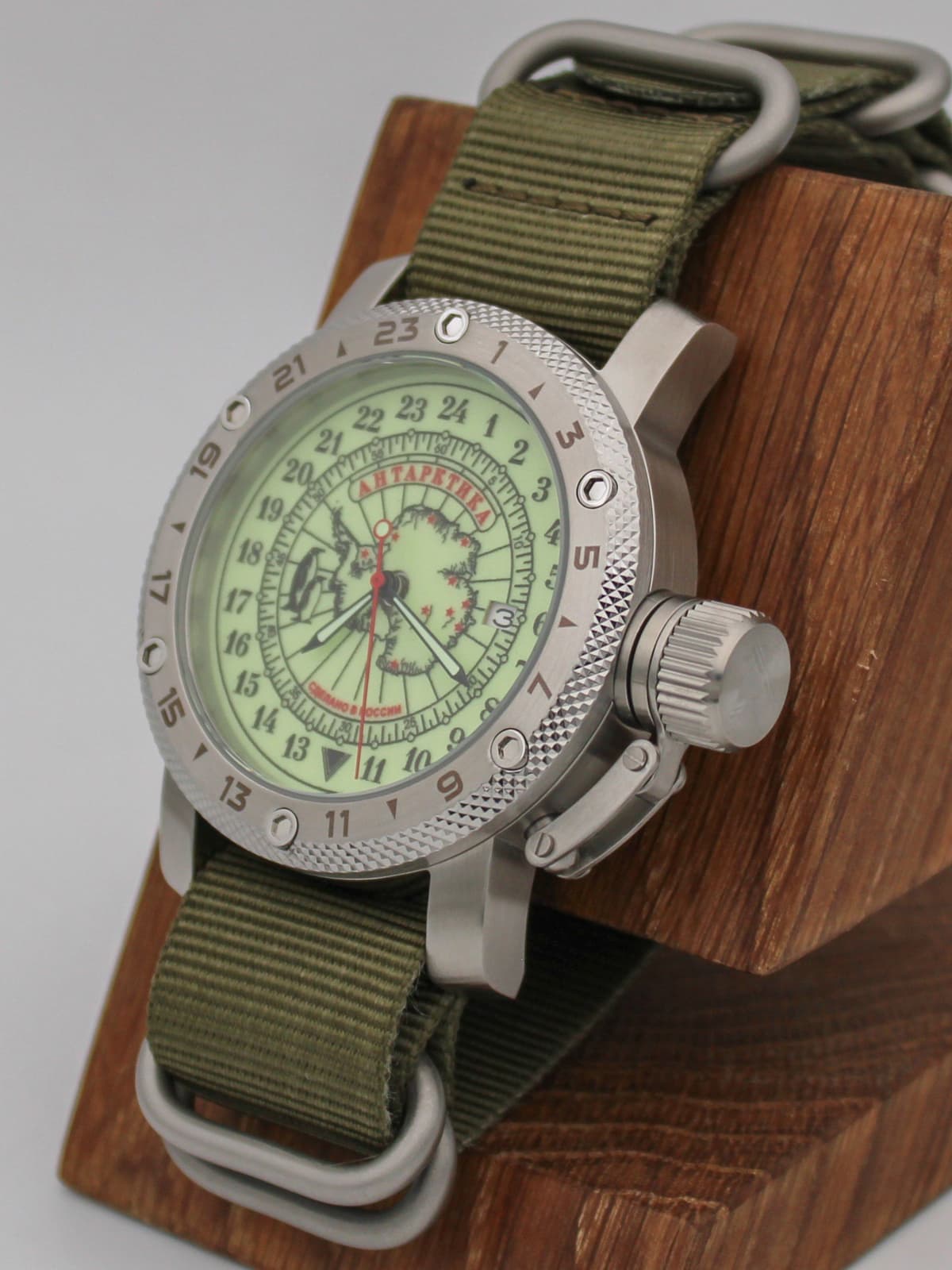 Часы Полярные / Антарктика кварцевые (Ronda 515.24H) Q47.140.21