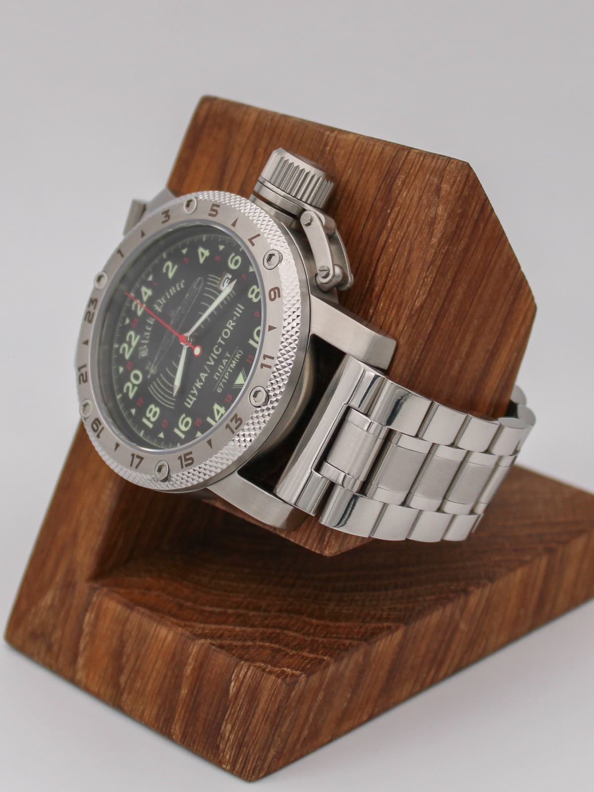 Часы 671 / Щука (Black Prince) кварцевые (Ronda 515.24H) Q47.068.2