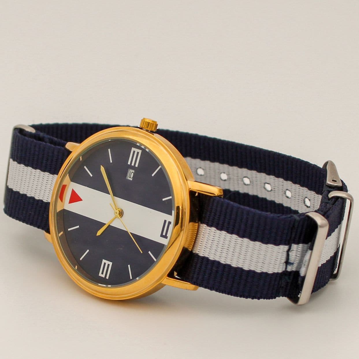 Часы Triumph кварцевые 506.52