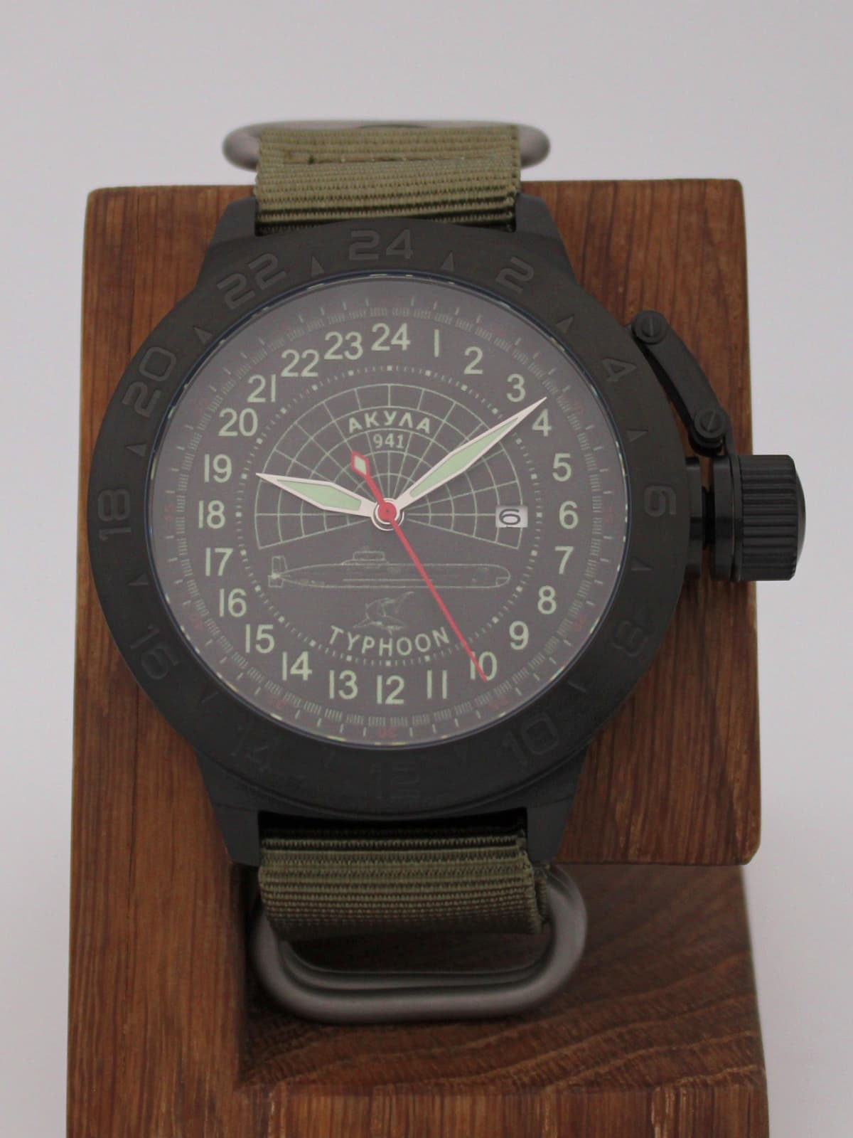 Часы 941 / Акула (Typhoon) кварцевые (Ronda 515.24H) Q152.145.21