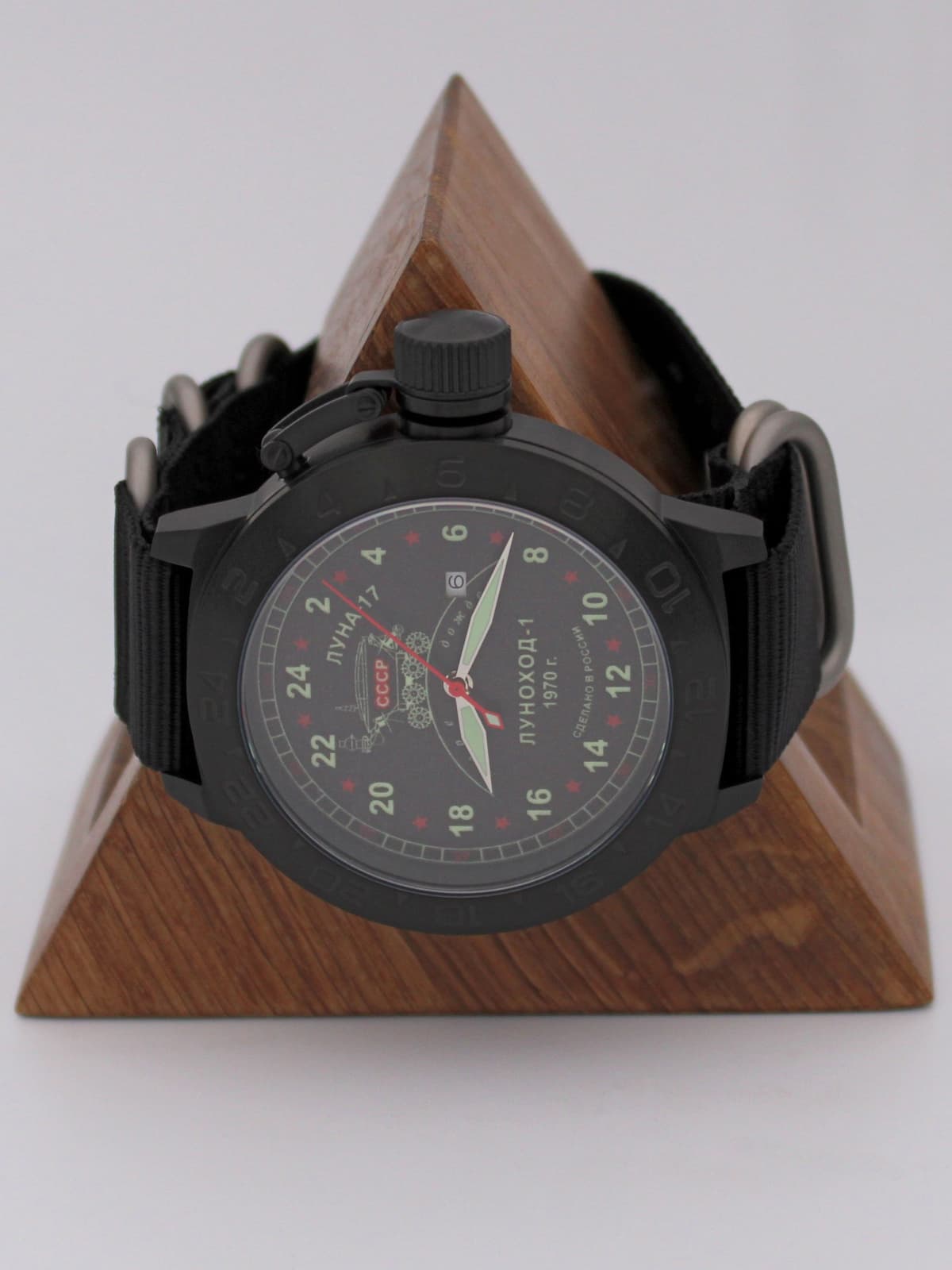 Часы "Луноход-1" кварцевые (Ronda 515.24H) Q152.406.22