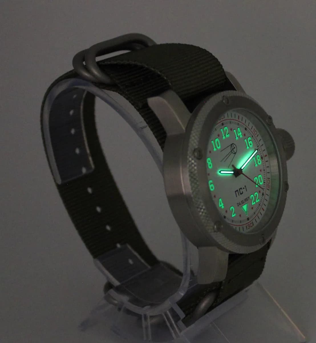 Часы наручные  "Простейший Спутник-1", механические  121.21 ,  противоударные,  механизм Ракета 2623 Н