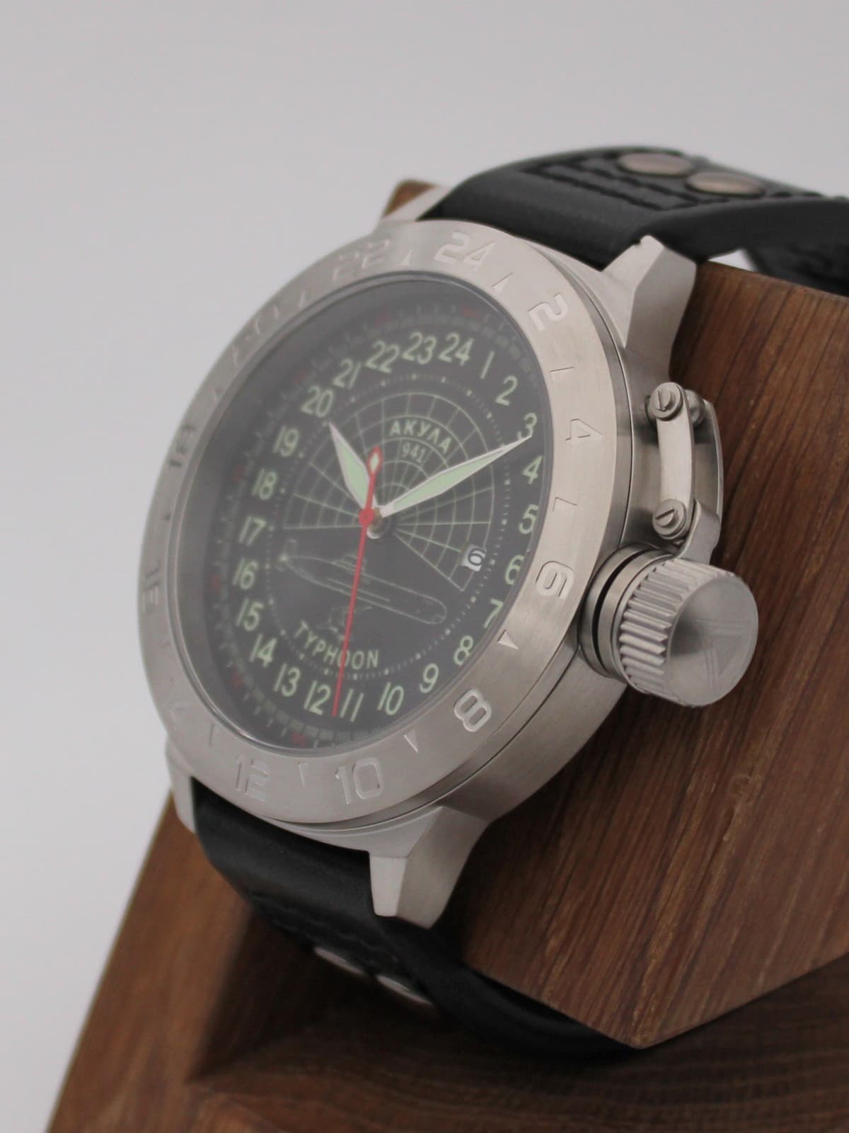 Часы 941 / Акула (Typhoon) кварцевые (Ronda 515.24H) Q52.145.01