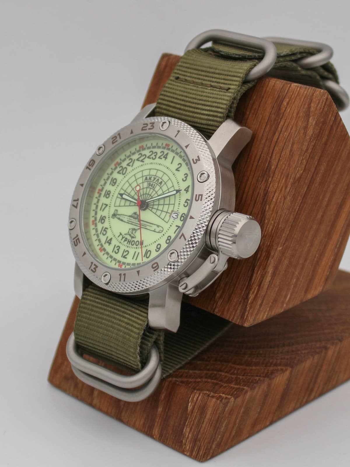 Часы 941 / Акула (Typhoon) кварцевые (Ronda 515.24H) Q47.147.21