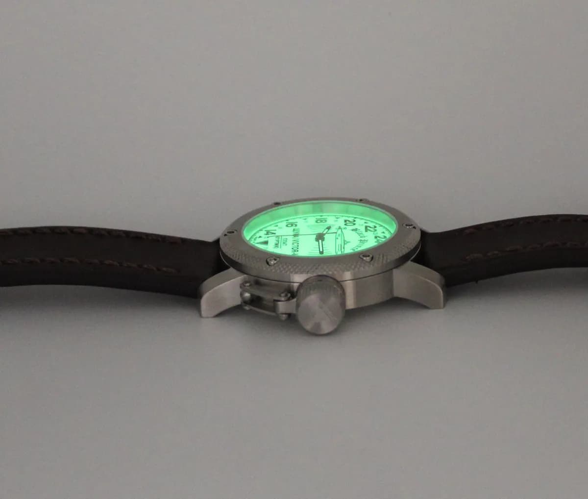 Часы наручные  671 / Щука (Black Prince) механические 066.02 механизм Ракета 2623 Н, противоударные