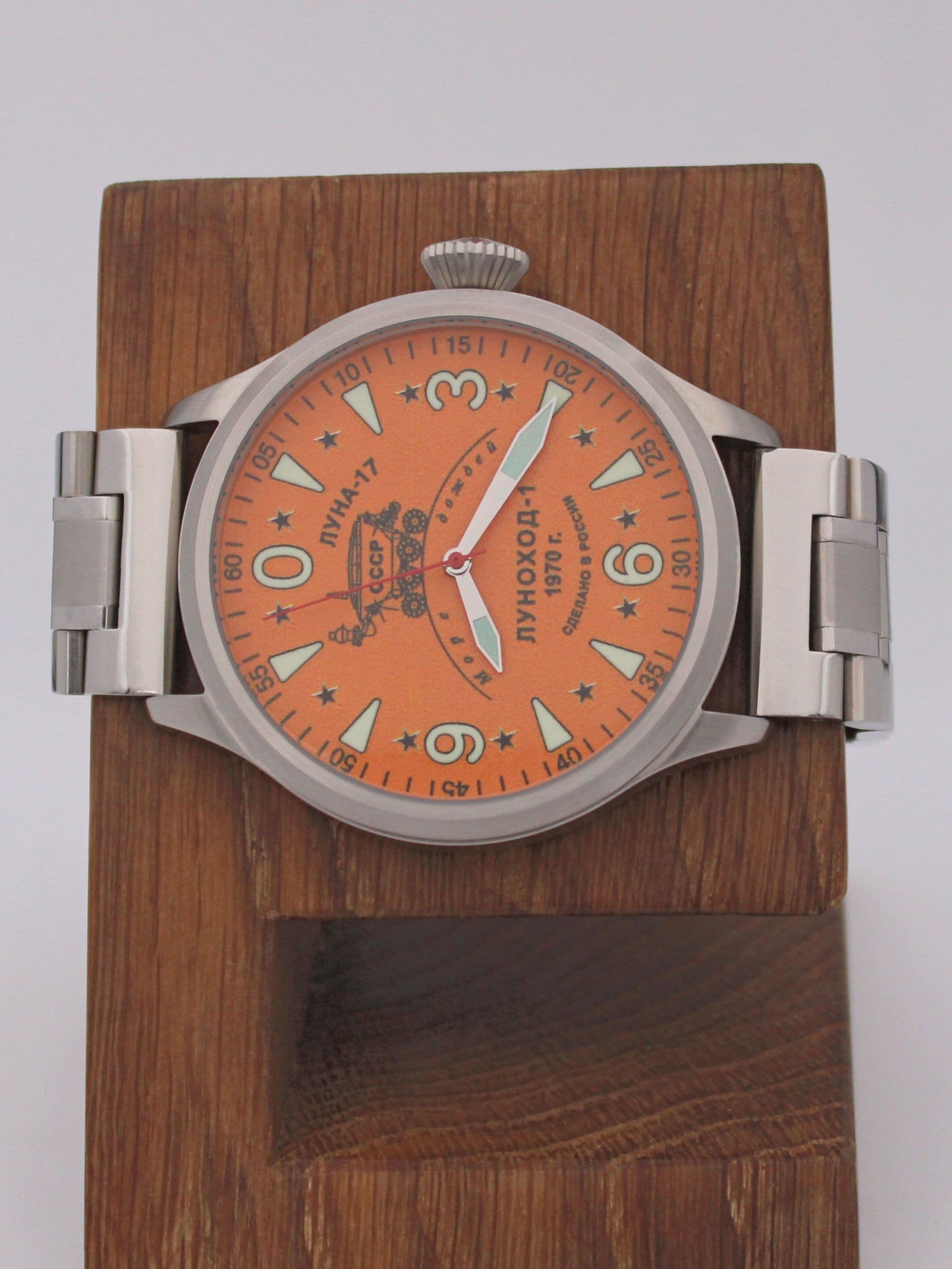 Часы "Луноход-1" механические (Восток 2409) 11.403.2