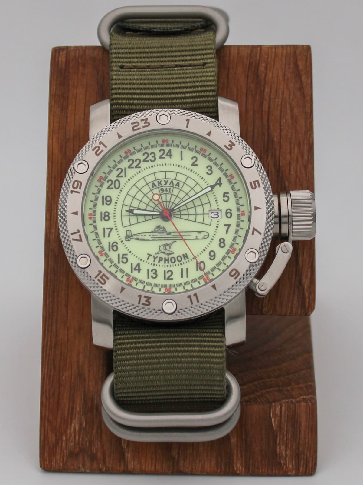 Часы 941 / Акула (Typhoon) кварцевые (Ronda 515.24H) Q47.147.21