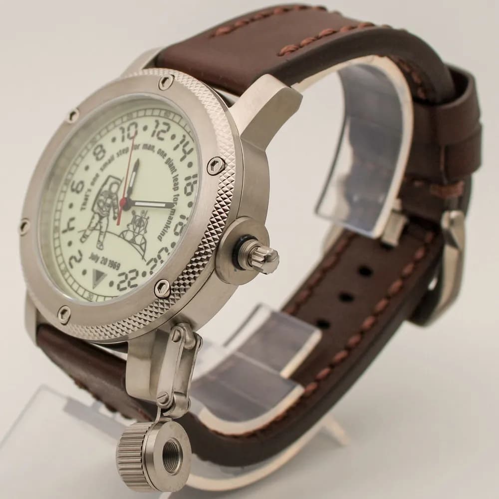 Часы Высадка на Луне механические 126.02 механизм Ракета 2623