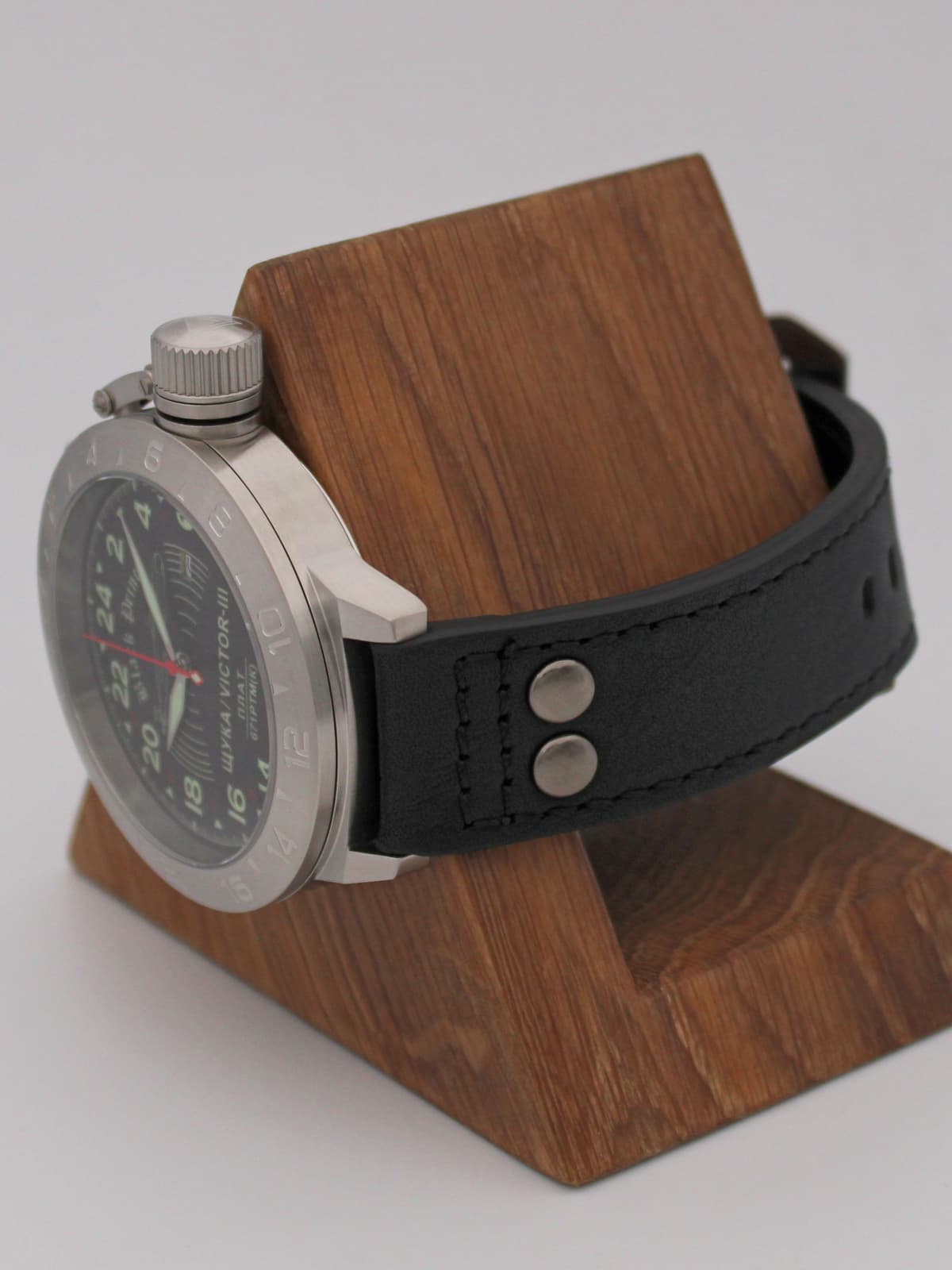 Часы 671 / Щука (Black Prince) кварцевые (Ronda 515.24H) Q52.068.01