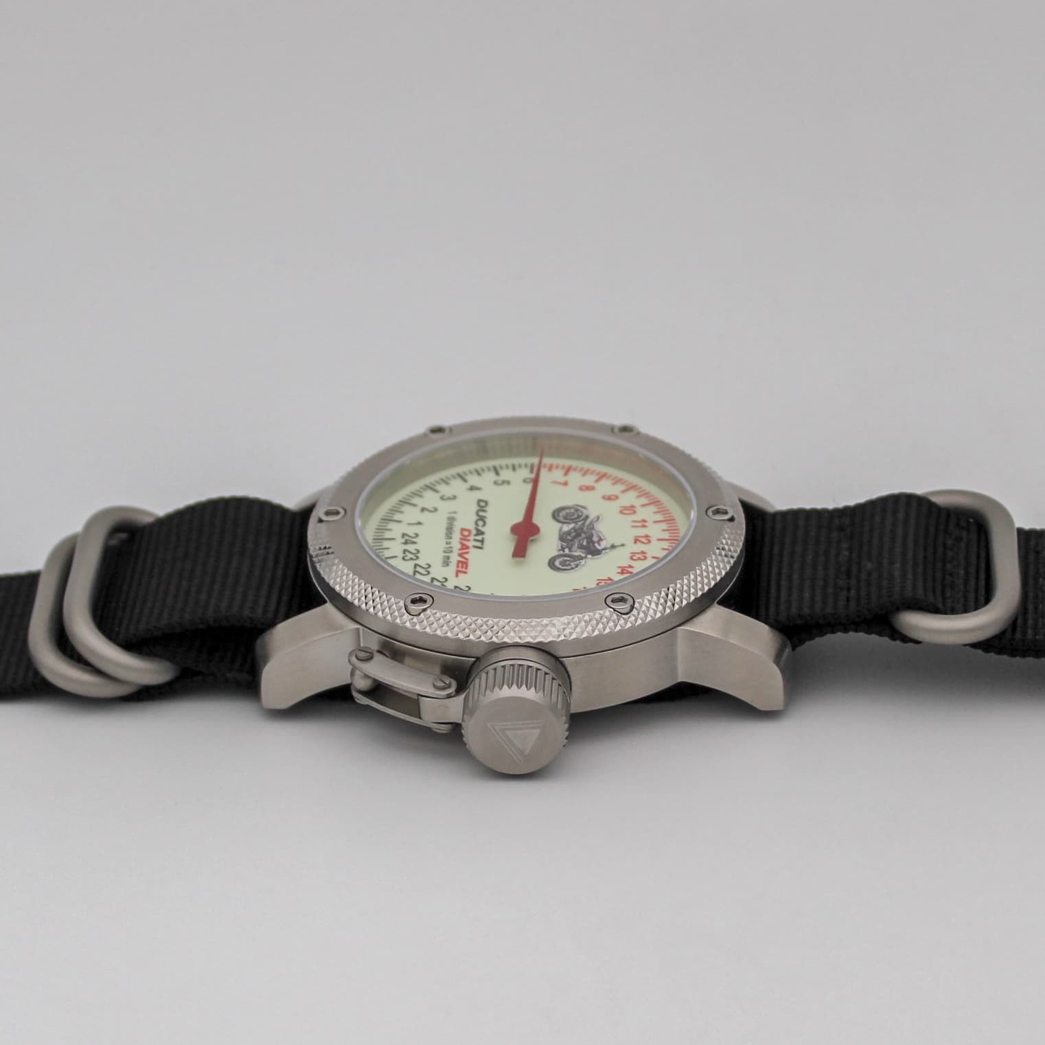 Часы DUCATI DIAVEL (мотоцикл) механизм Восток 2431.01