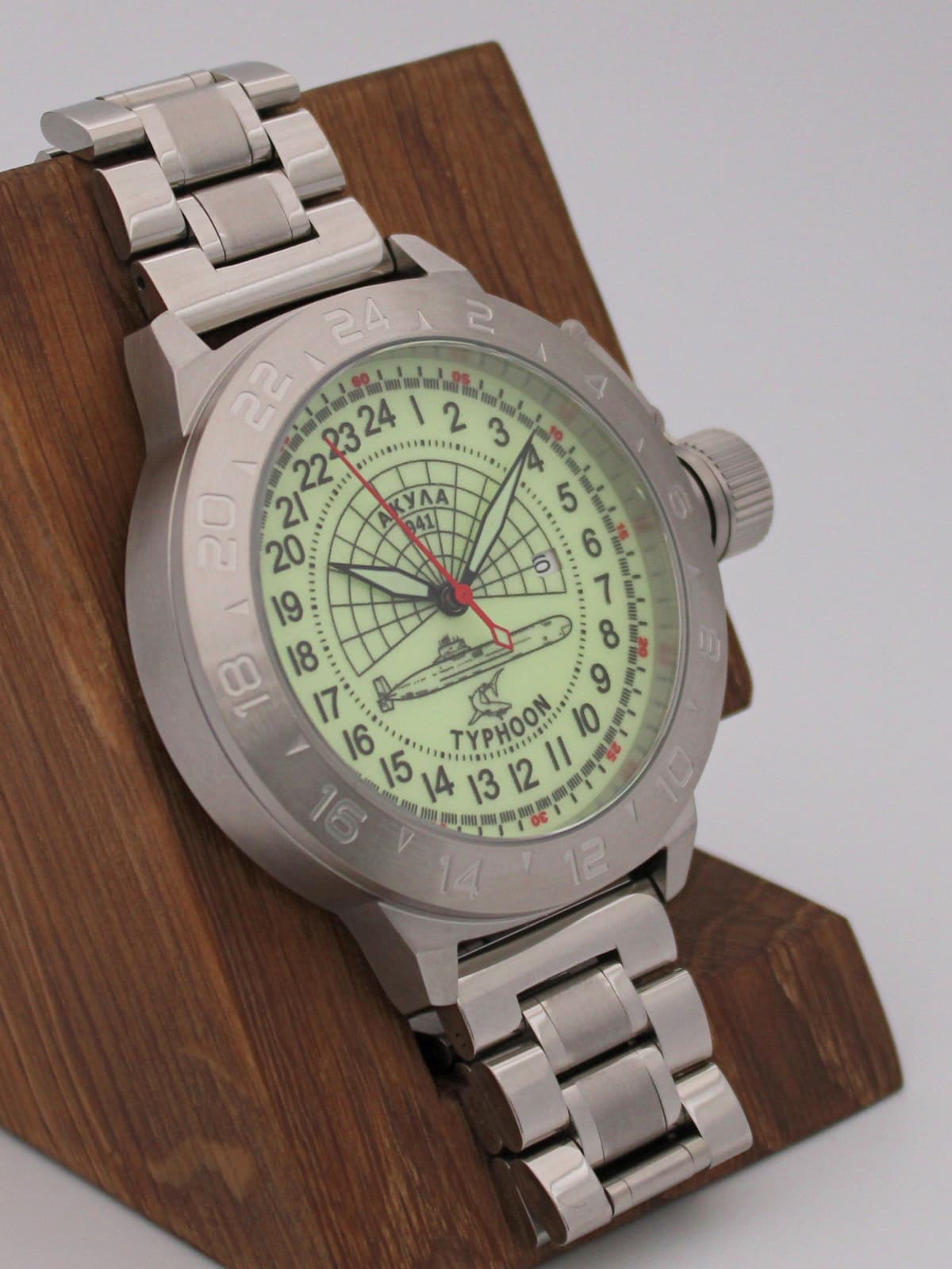 Часы 941 / Акула (Typhoon) кварцевые (Ronda 515.24H) Q52.147.2