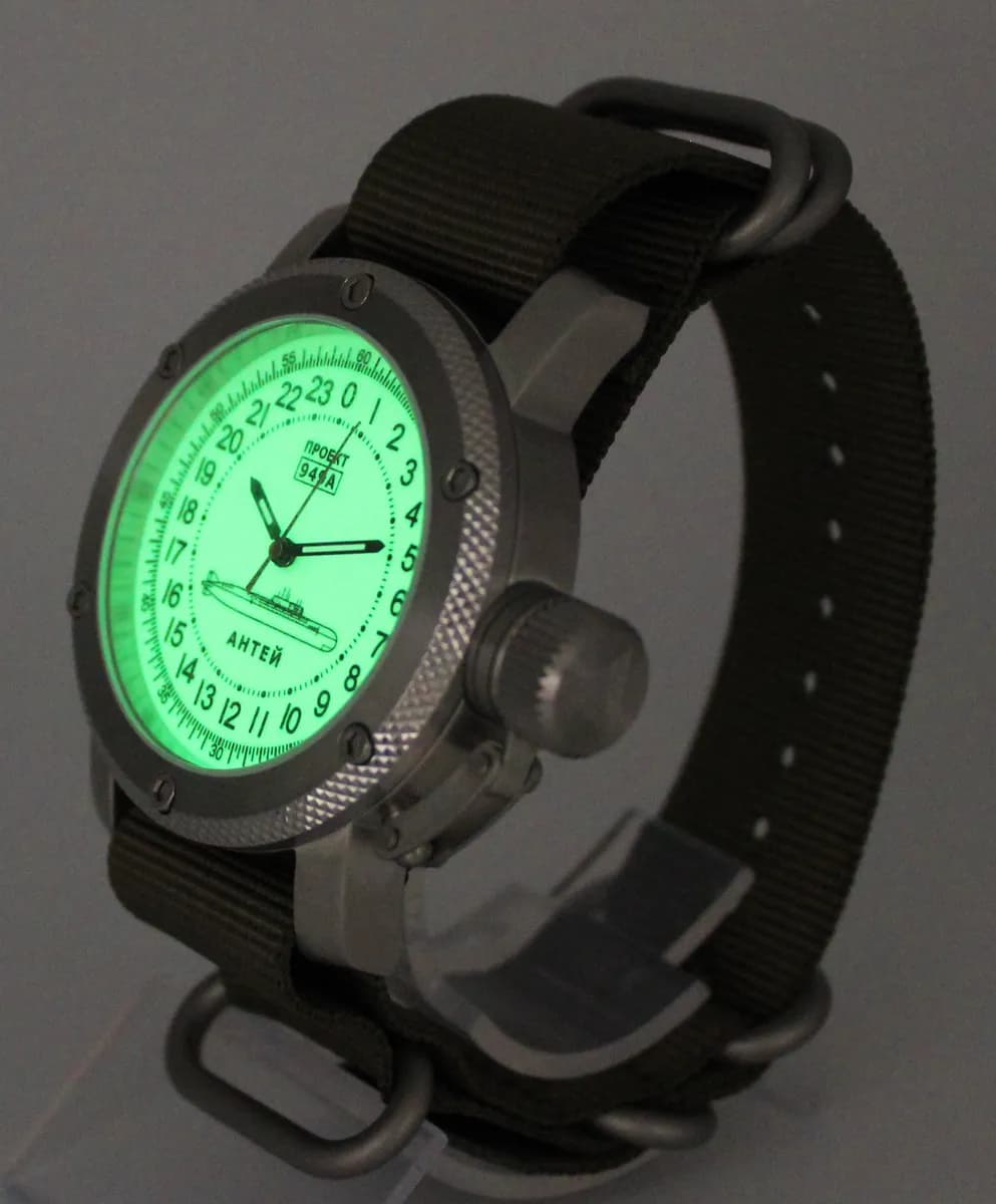 Часы наручные  949А / Антей (Oscar-II) механические 046.21,  механизм Ракета 2623 Н, противоударные.