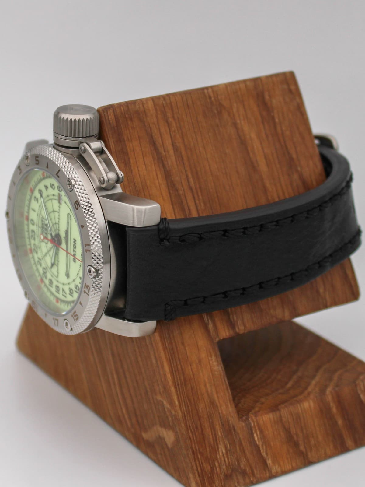 Часы 949А / Baton кварцевые (Ronda 515.24H) Q47.046.01