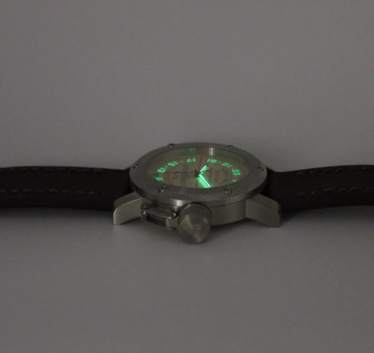 Часы наручные  С-13 "Атака века" механические 082.02, противоударные, механизм Ракета 2623Н