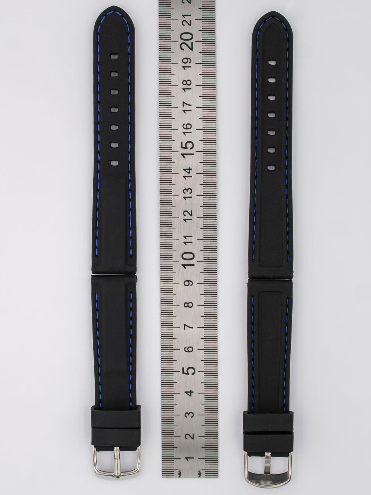 Ремешок для наручных часов силиконовый чёрный с синей строчкой 20 мм