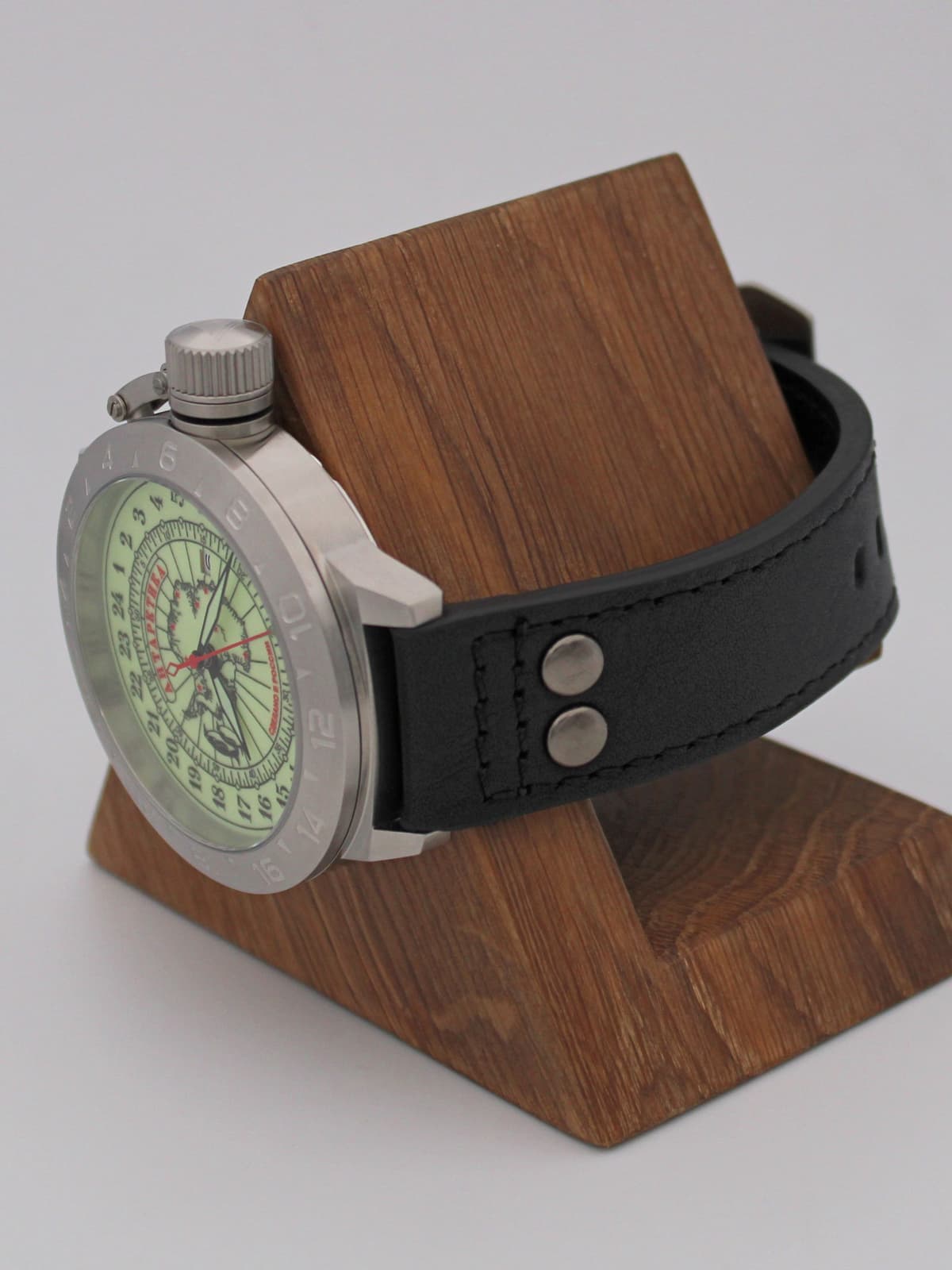 Часы Полярные / Антарктика кварцевые (Ronda 515.24H) Q52.140.01