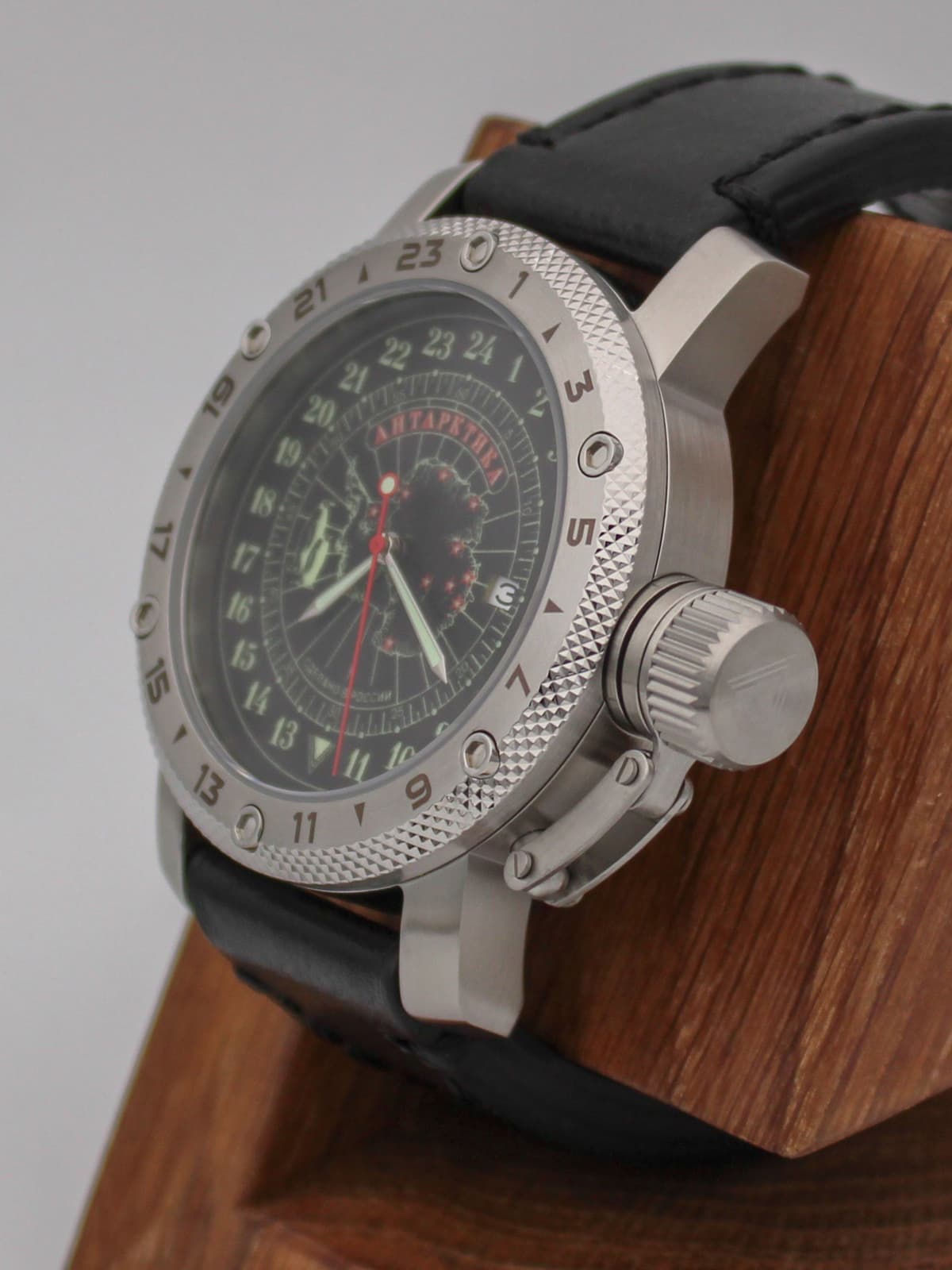 Часы Полярные / Антарктика кварцевые (Ronda 515.24H) Q47.141.01