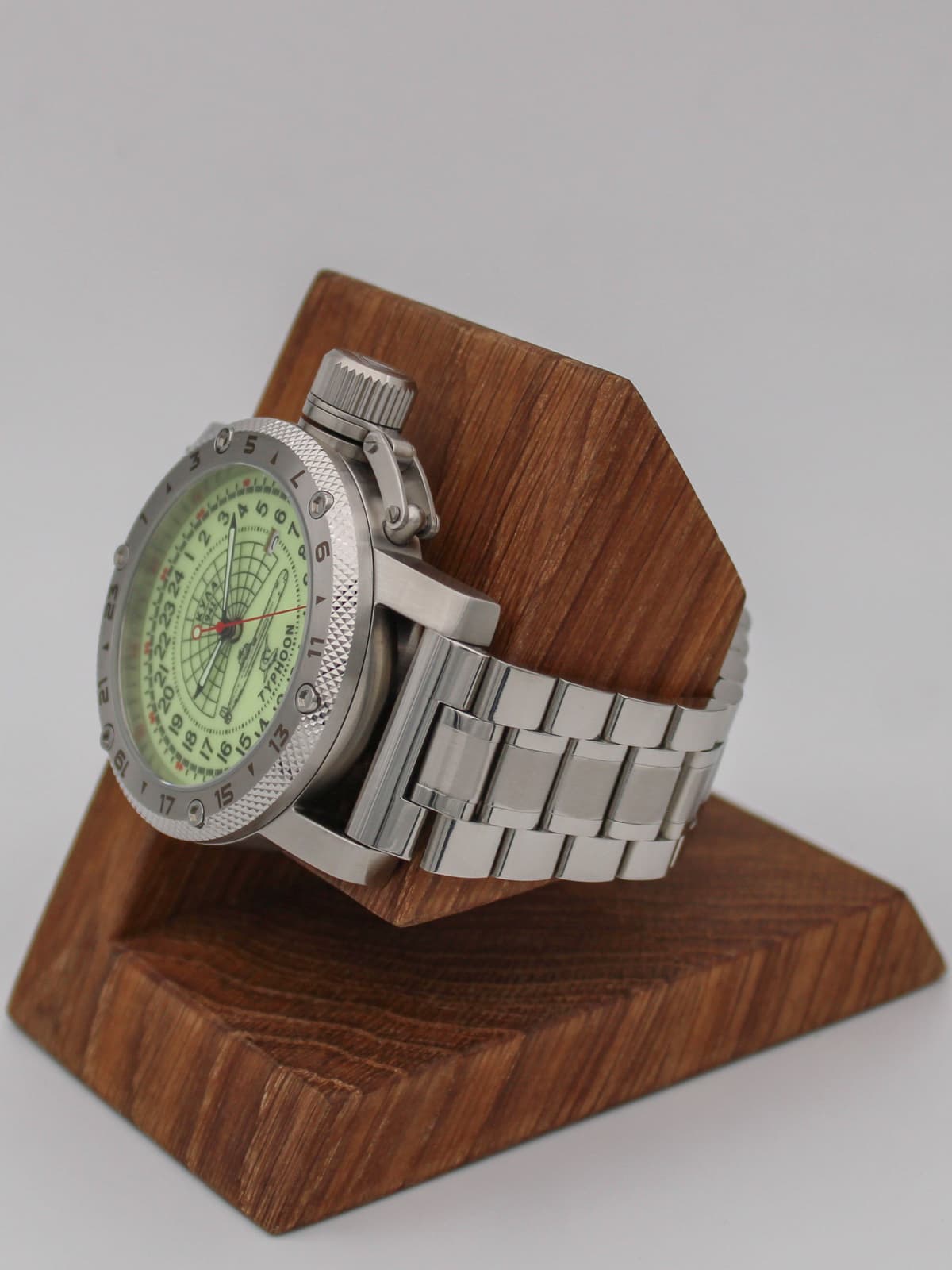 Часы 941 / Акула (Typhoon) кварцевые (Ronda 515.24H) Q47.147.2