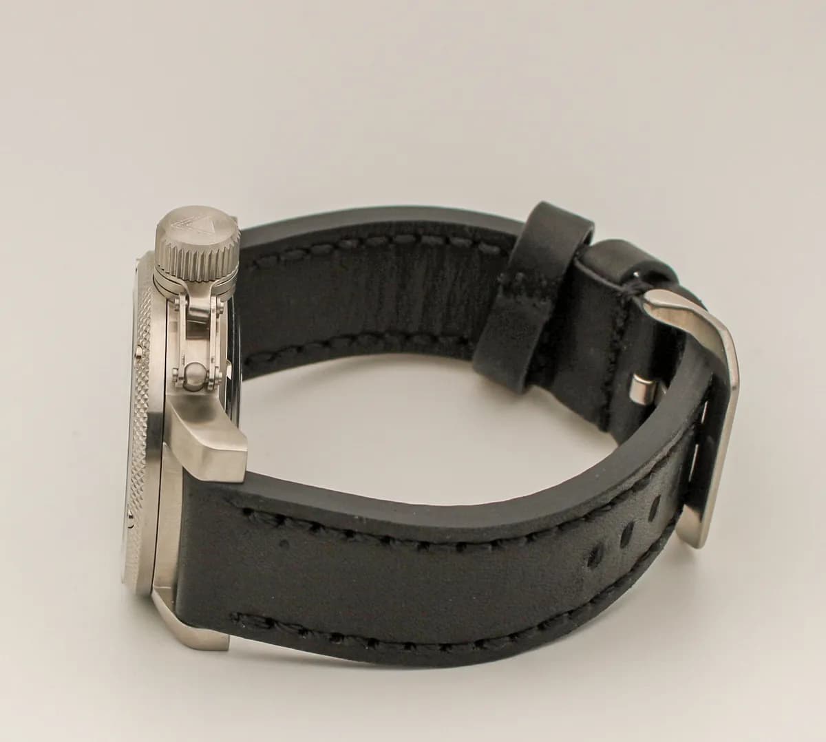 Часы наручные ’’Гагарин” механические 117.01 ,  противоударные,  механизм Ракета 2623 Н