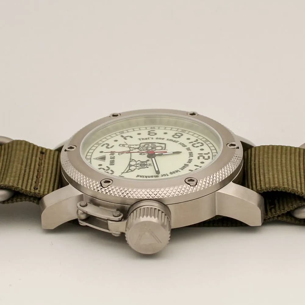 Часы Высадка на Луне механические 126.21 механизм Ракета 2623