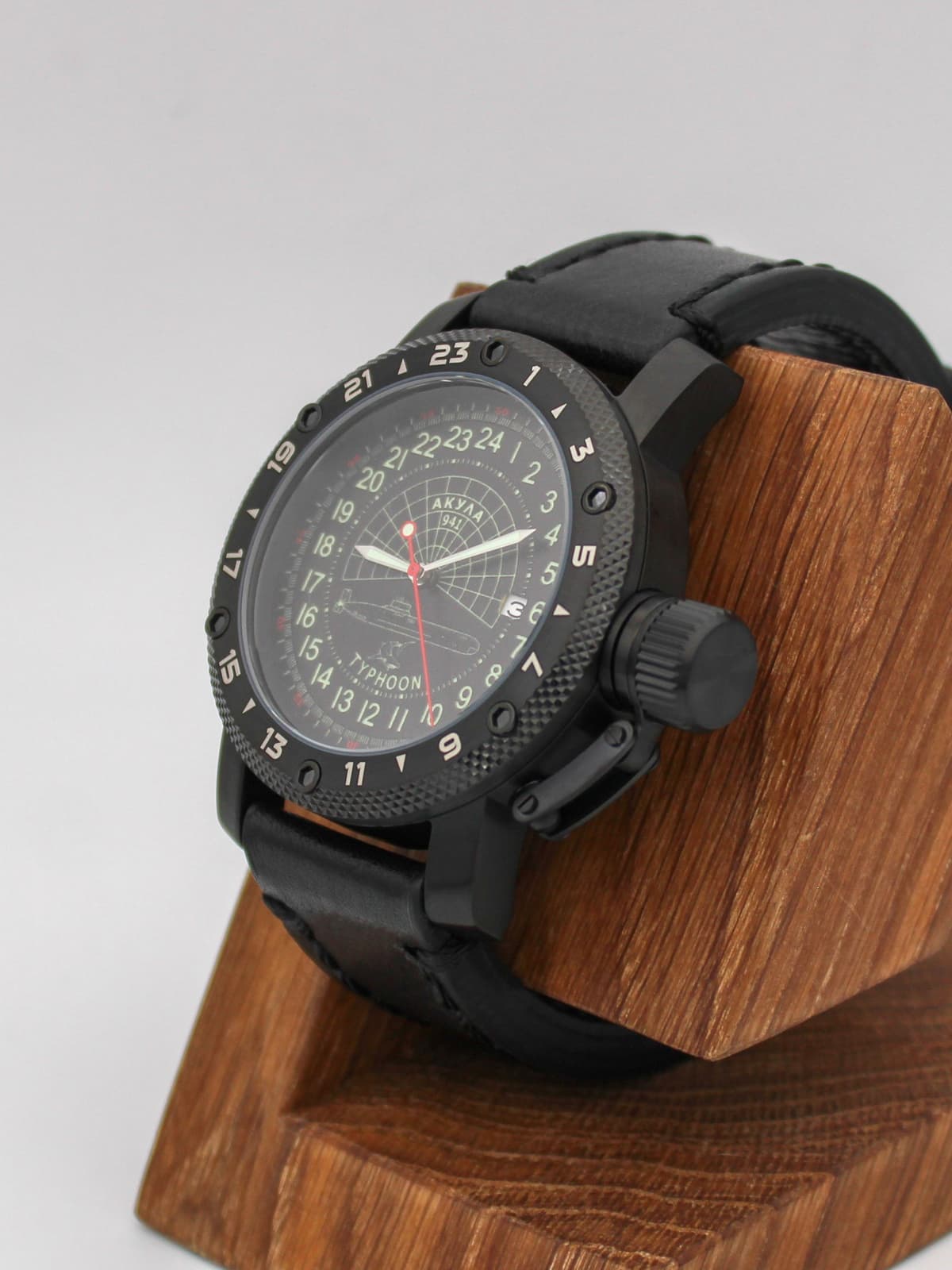 Часы 941 / Акула (Typhoon) кварцевые (Ronda 515.24H) Q147.145.01