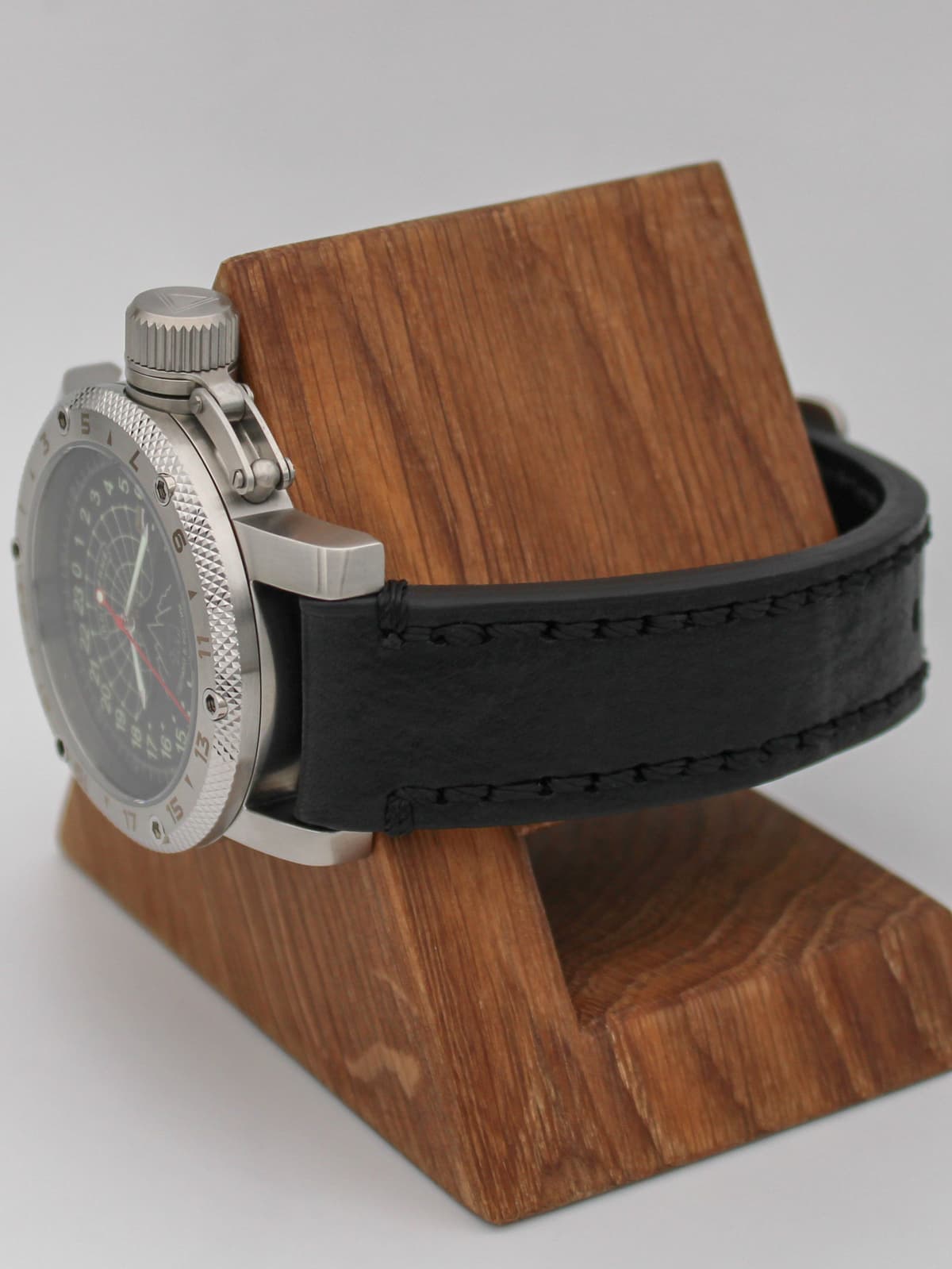 Часы Полярные кварцевые (Ronda 515.24H) Q47.133.01