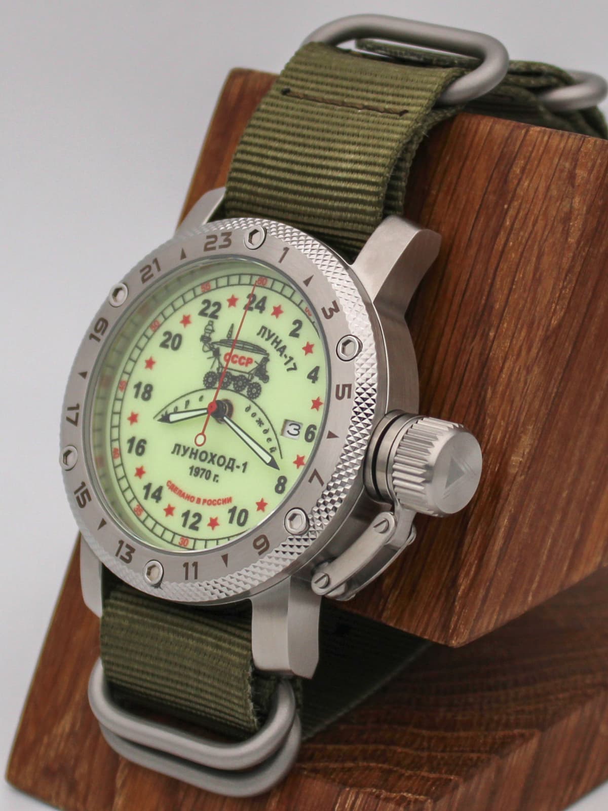 Часы "Луноход-1" кварцевые (Ronda 515.24H) Q47.401.21