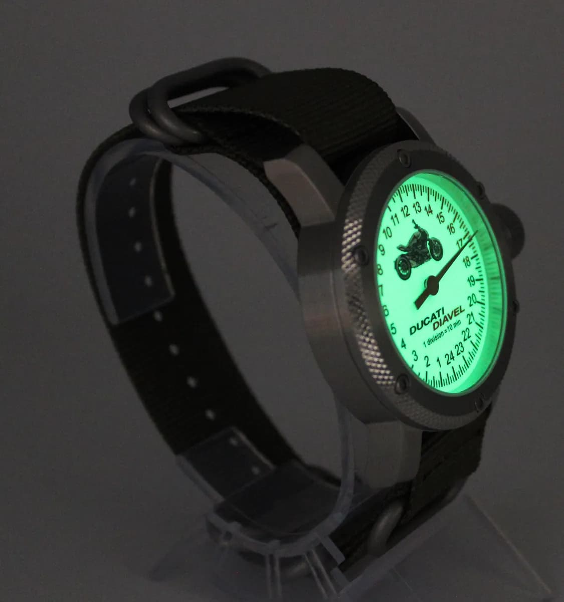 Часы Ducati Diavel 1238.21 однострелочные,  механические (сапфировое стекло) с автоподзаводом, механизм Восток 2431