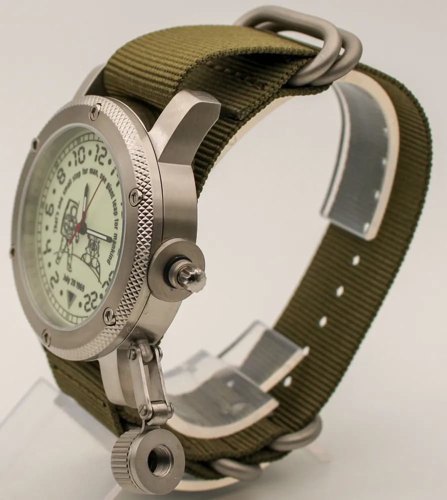 Часы Высадка на Луне механические 126.21 механизм Ракета 2623