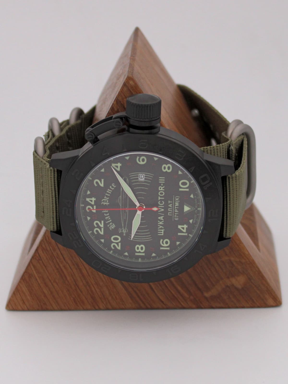 Часы 671 / Щука (Black Prince) кварцевые (Ronda 515.24H) Q152.068.21