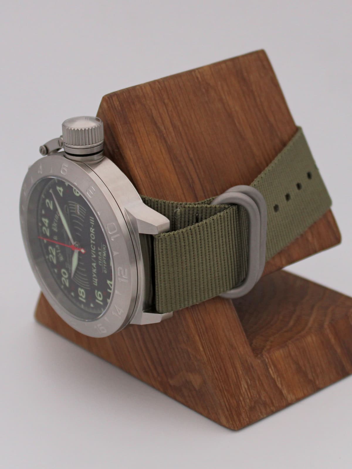 Часы 671 / Щука (Black Prince) кварцевые (Ronda 515.24H) Q52.068.21