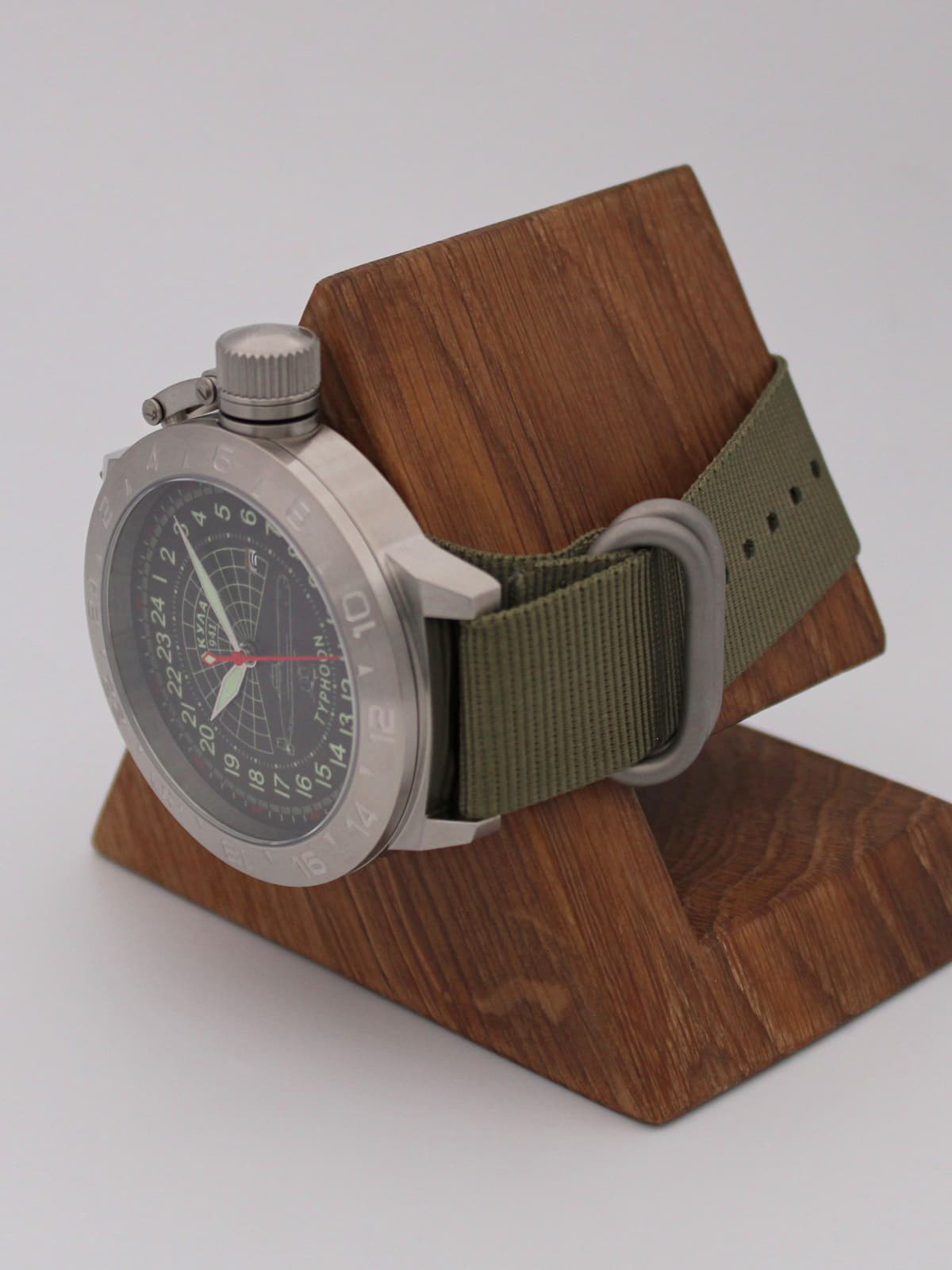 Часы 941 / Акула (Typhoon) кварцевые (Ronda 515.24H) Q52.145.21