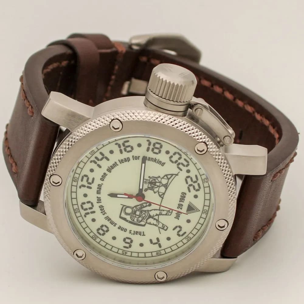 Часы Высадка на Луне механические 126.02 механизм Ракета 2623