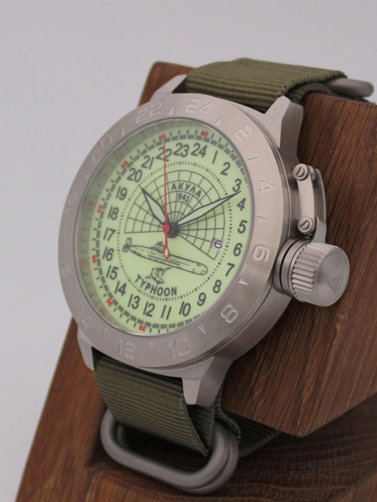 Часы 941 / Акула (Typhoon) кварцевые (Ronda 515.24H) Q52.147.21