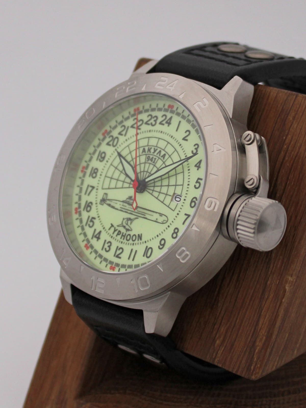 Часы 941 / Акула (Typhoon) кварцевые (Ronda 515.24H) Q52.147.01