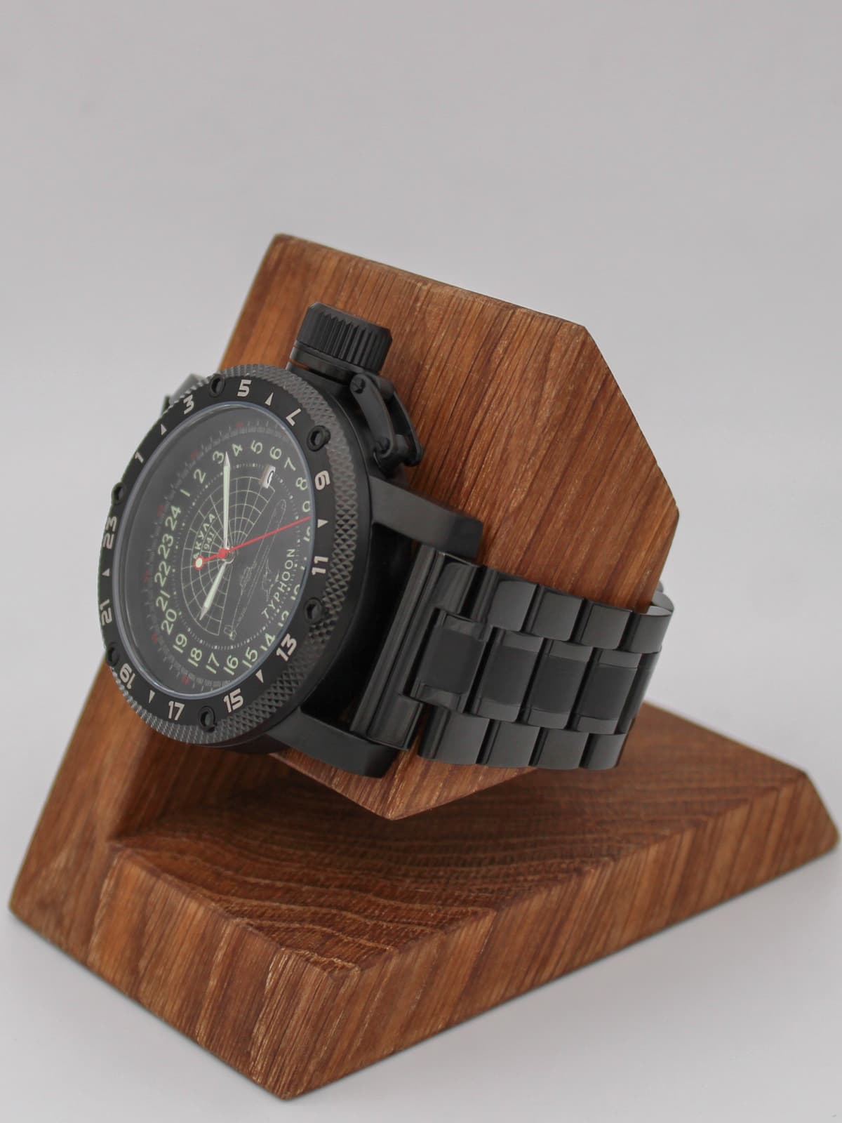 Часы 941 / Акула (Typhoon) кварцевые (Ronda 515.24H) Q147.145.1