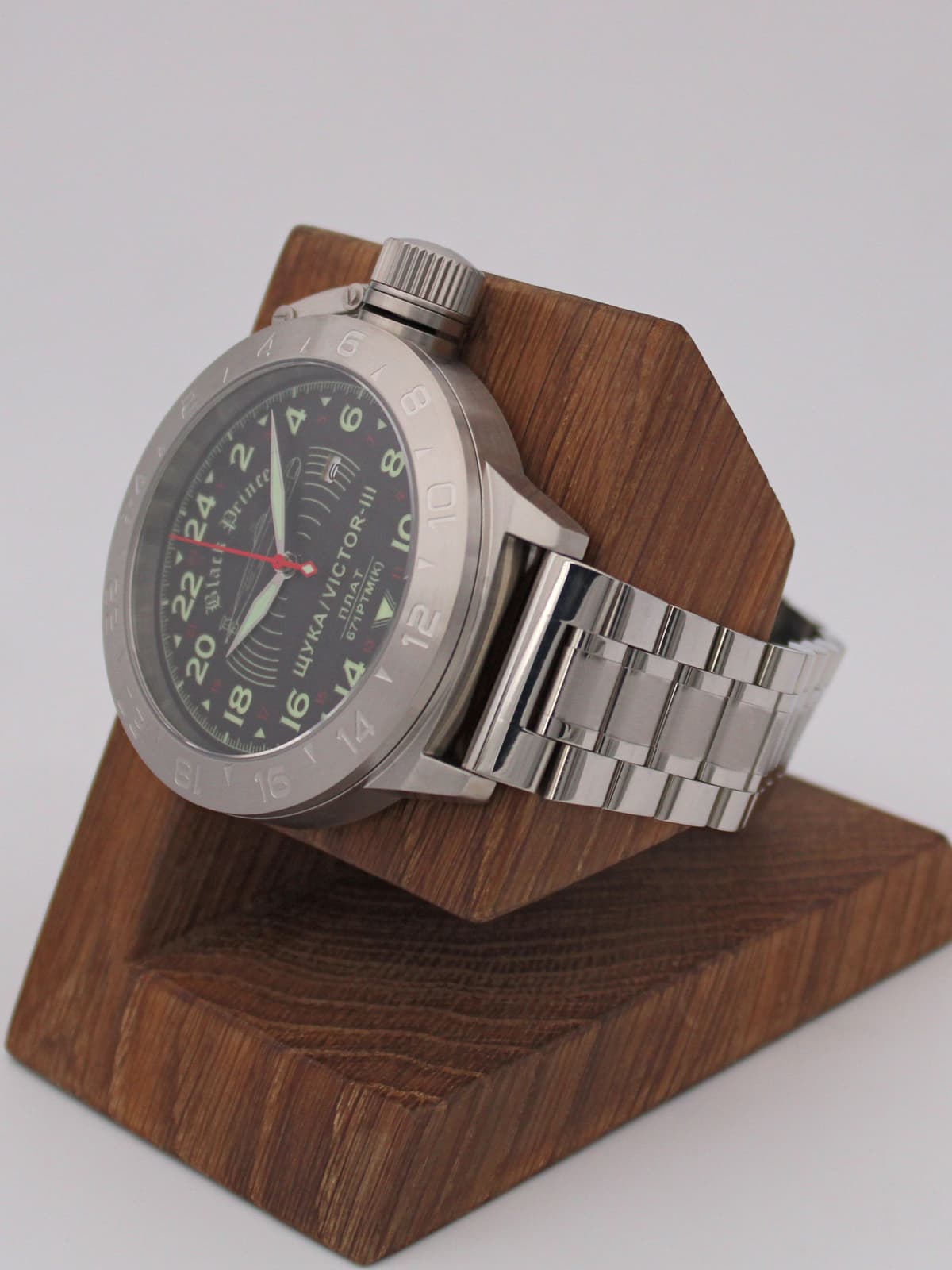 Часы 671 / Щука (Black Prince) кварцевые (Ronda 515.24H) Q52.068.2