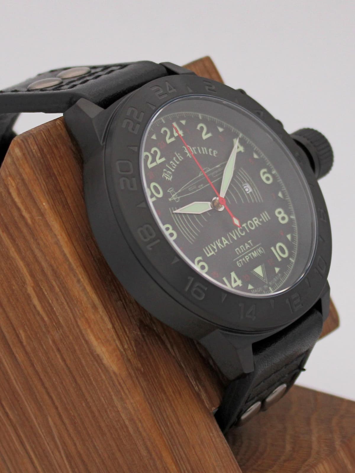 Часы 671 / Щука (Black Prince) кварцевые (Ronda 515.24H) Q152.068.01