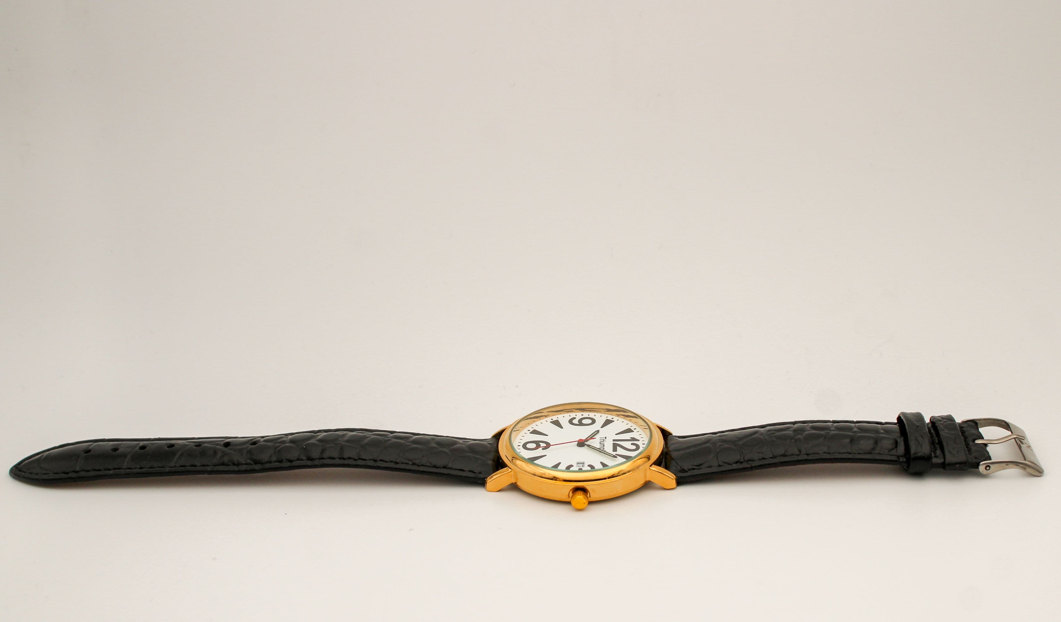 Часы Triumph кварцевые 501.52